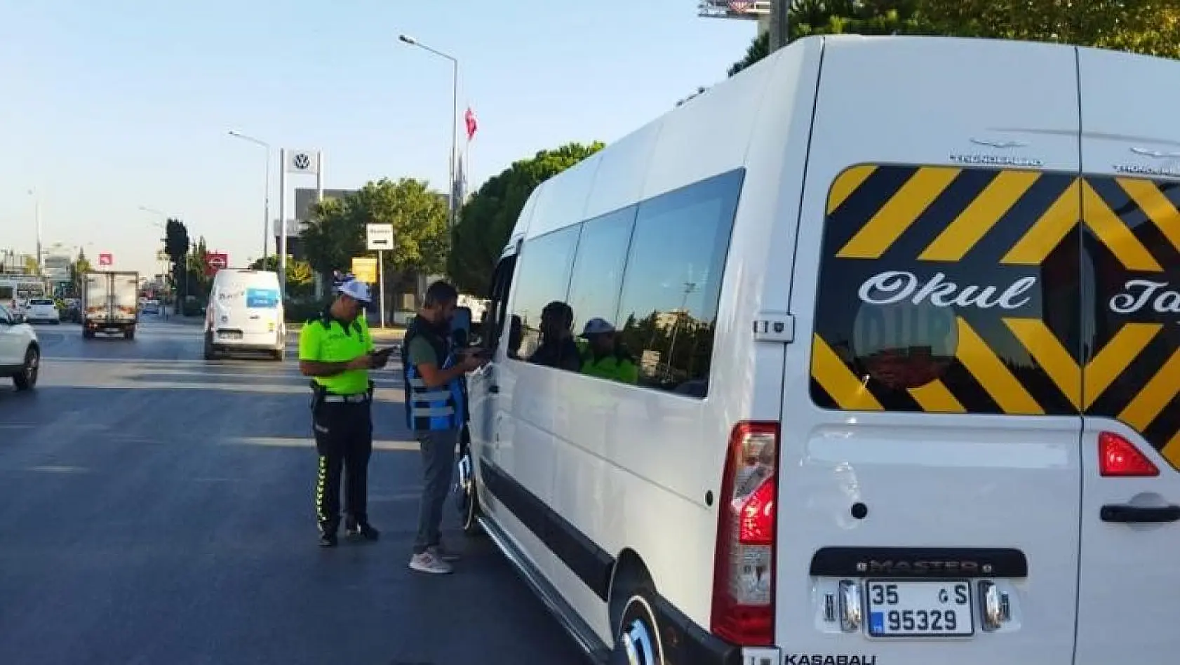İzmir'de okul servisi denetimlerinde 124 sürücüye ceza