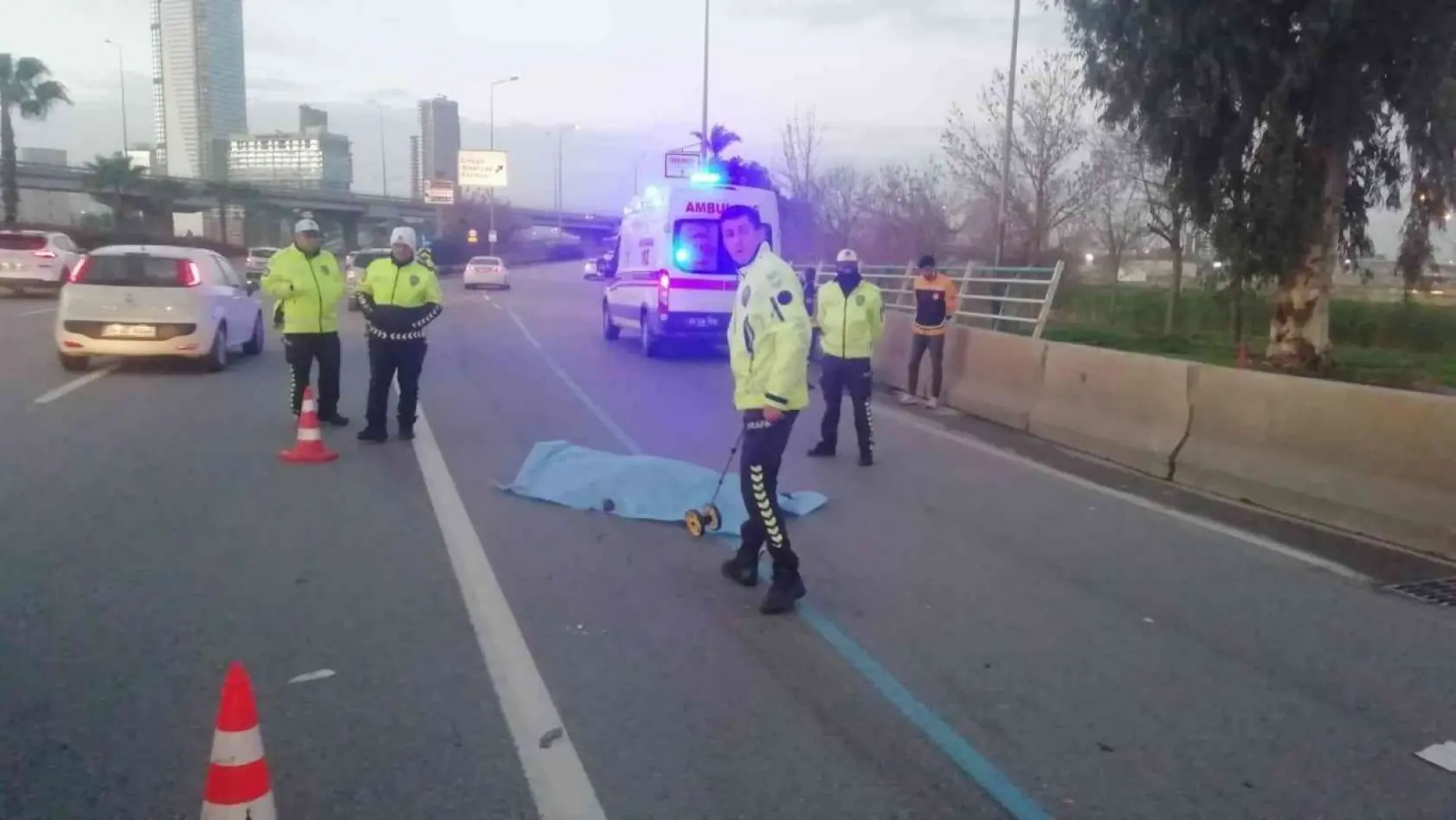 İzmir'de ölümlü kaza: Çarpan araç sürücüsü durmadı