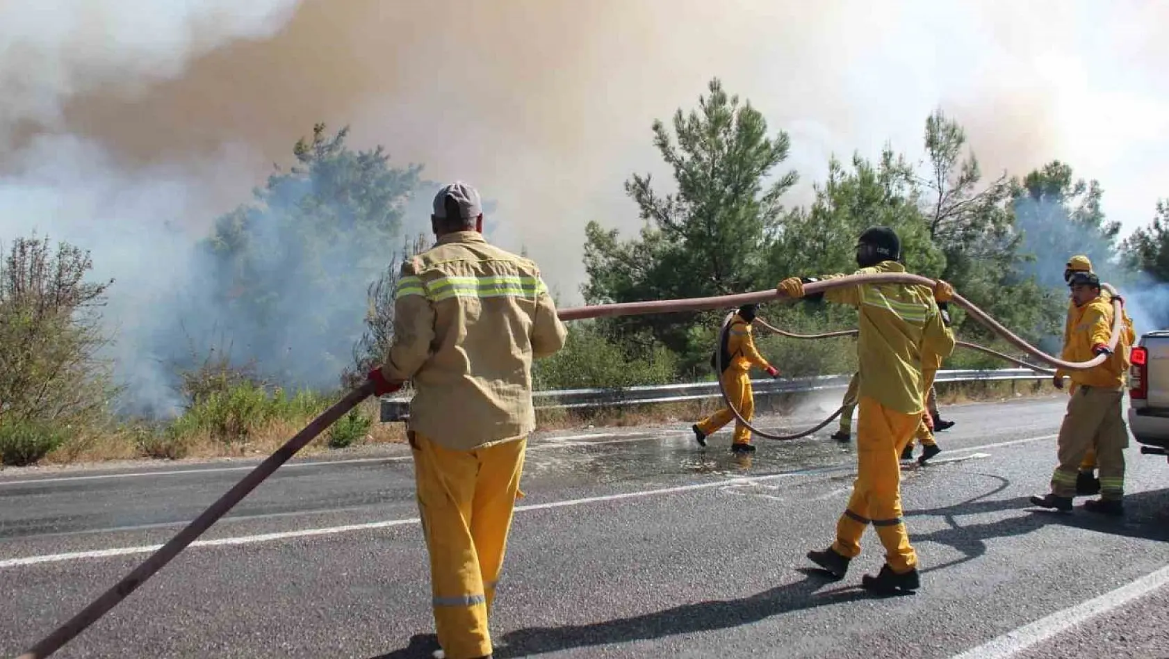 İzmir'de orman yangınında ekip sayısı artırıldı
