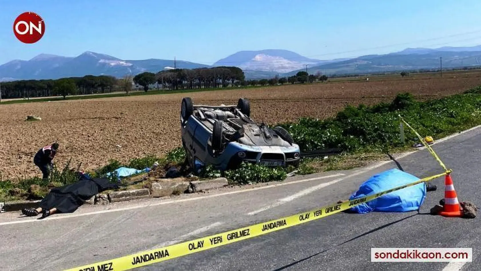 İzmir'de süt kamyonu ile hafif ticari araç çapıştı: 3 ölü, 4 ağır yaralı