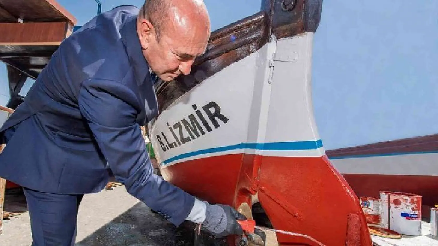 İzmir'de tekne bakım malzemeleri desteği sürüyor
