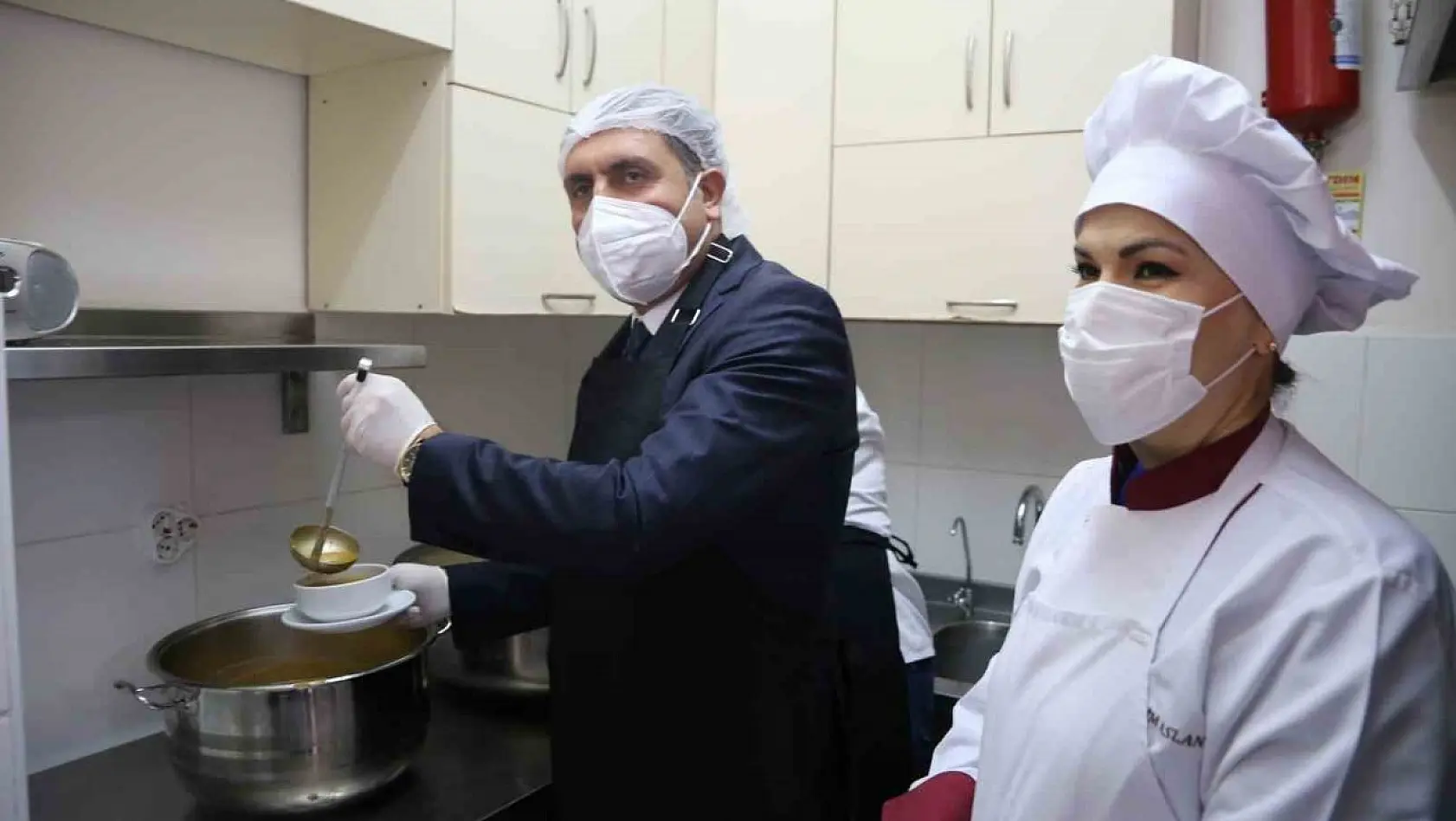 İzmir'de ücretsiz yemekten 79 bin 355 öğrenci faydalanacak