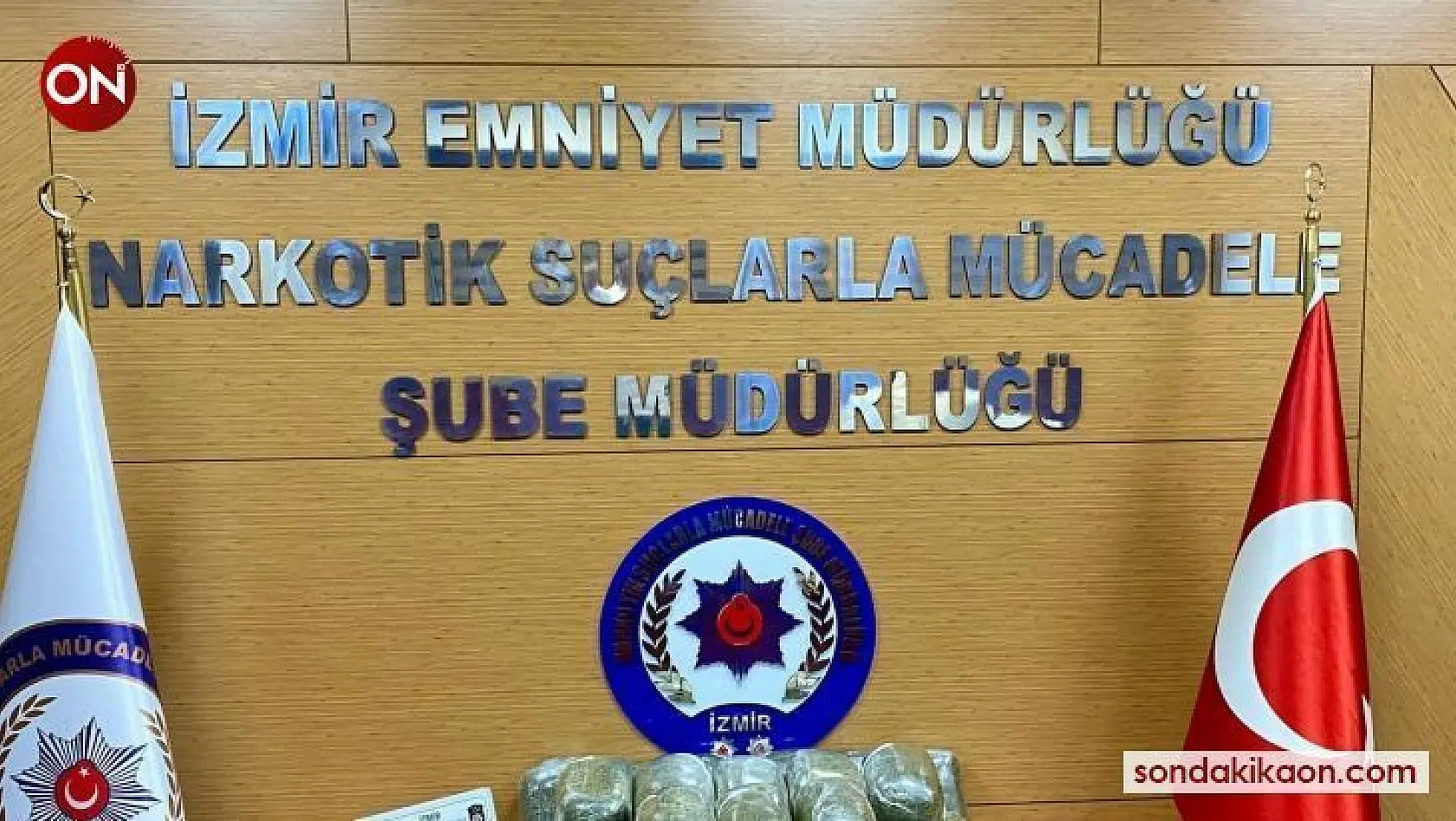 İzmir'de uyuşturucu satıcılarına darbe: Bir araçta 26 kilo bonzai ele geçirildi