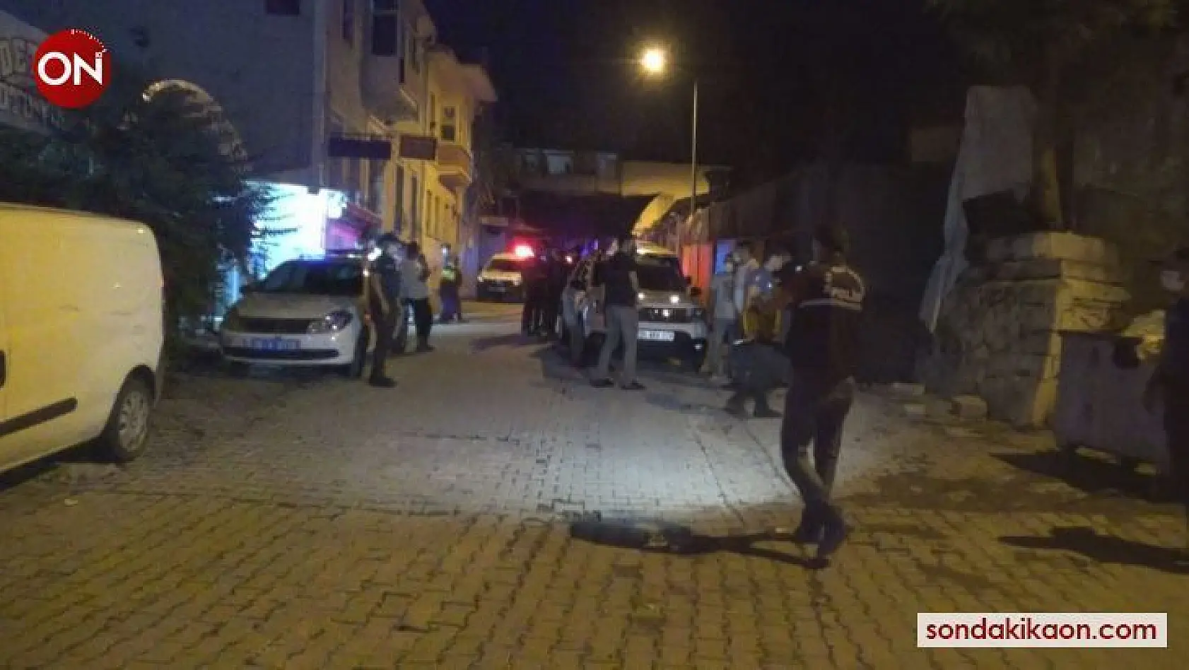 İzmir'de yabancı uyruklu iki grup arasında bıçaklı kavga: 1'i ağır 2 yaralı