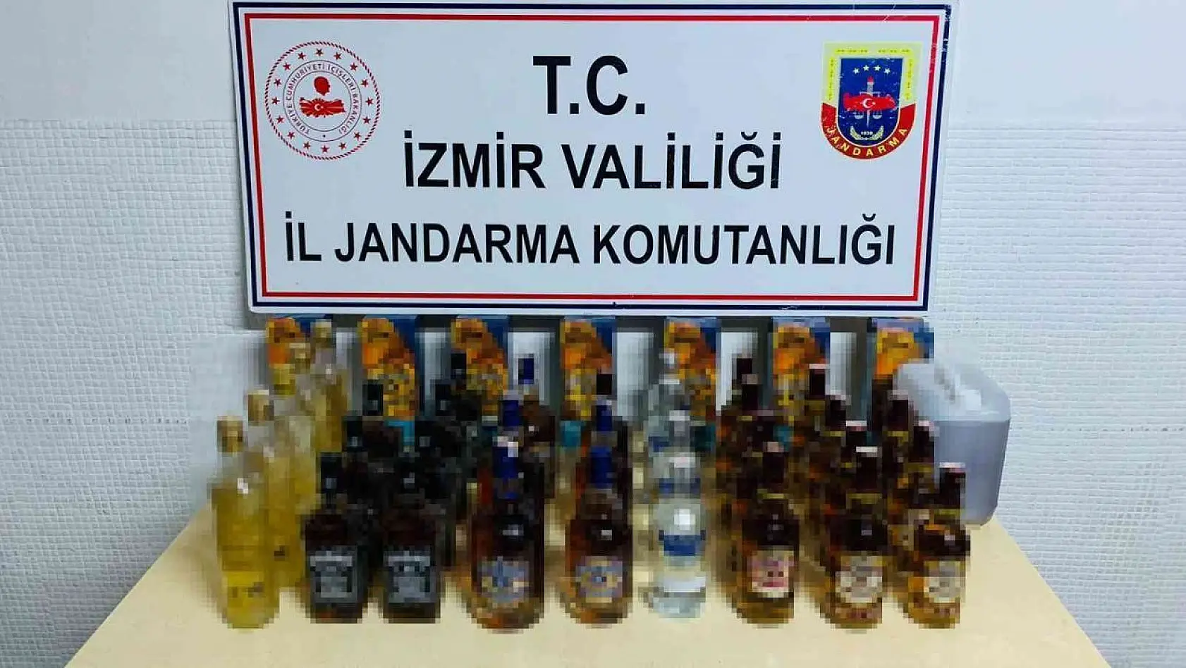 İzmir'de yılbaşı öncesi sahte ve kaçak alkol operasyonu