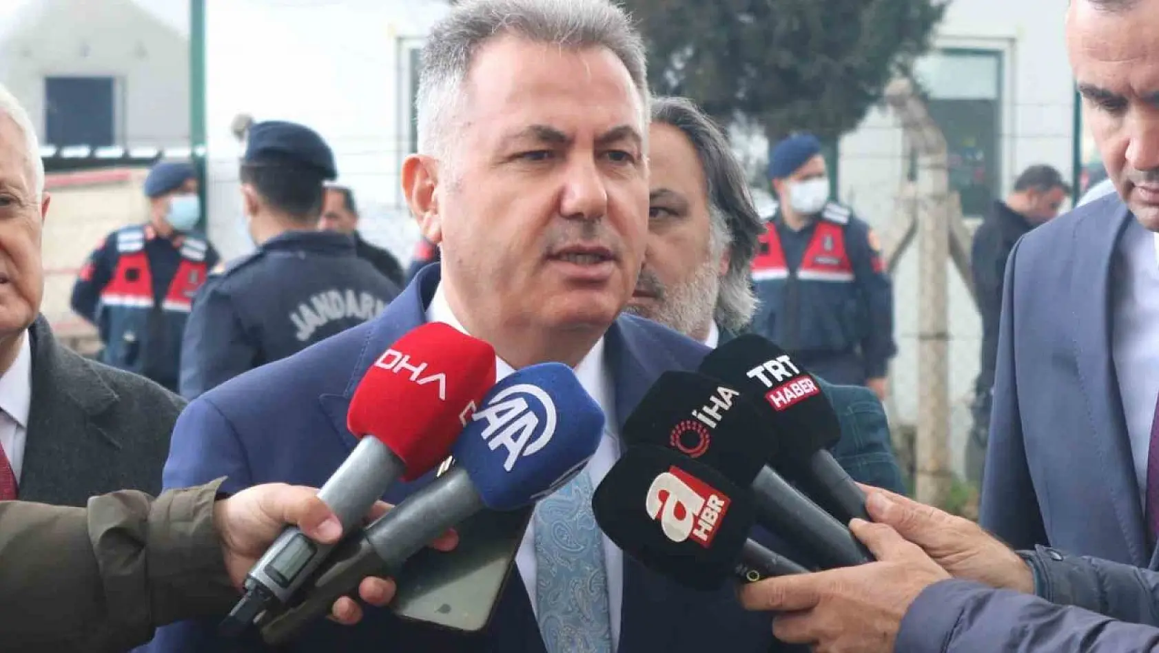 İzmir'deki depreme ilişkin Vali Elban'dan açıklama