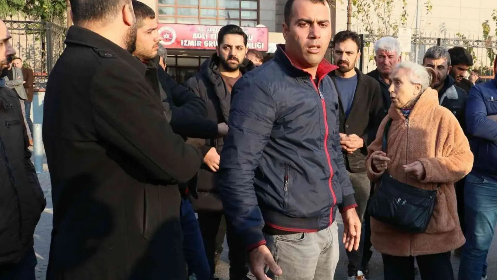 İzmir'deki vinç faciasında 3 gözaltı