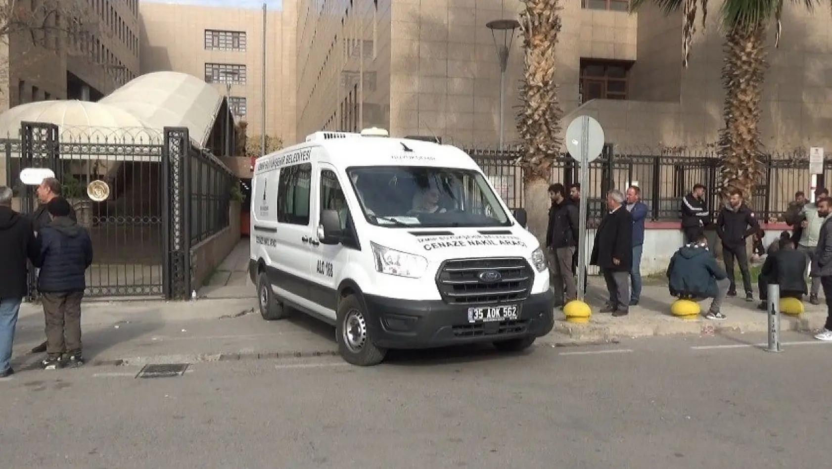 İzmir'deki vinç faciasında hayatını kaybedenlerin kimlikleri belli oldu