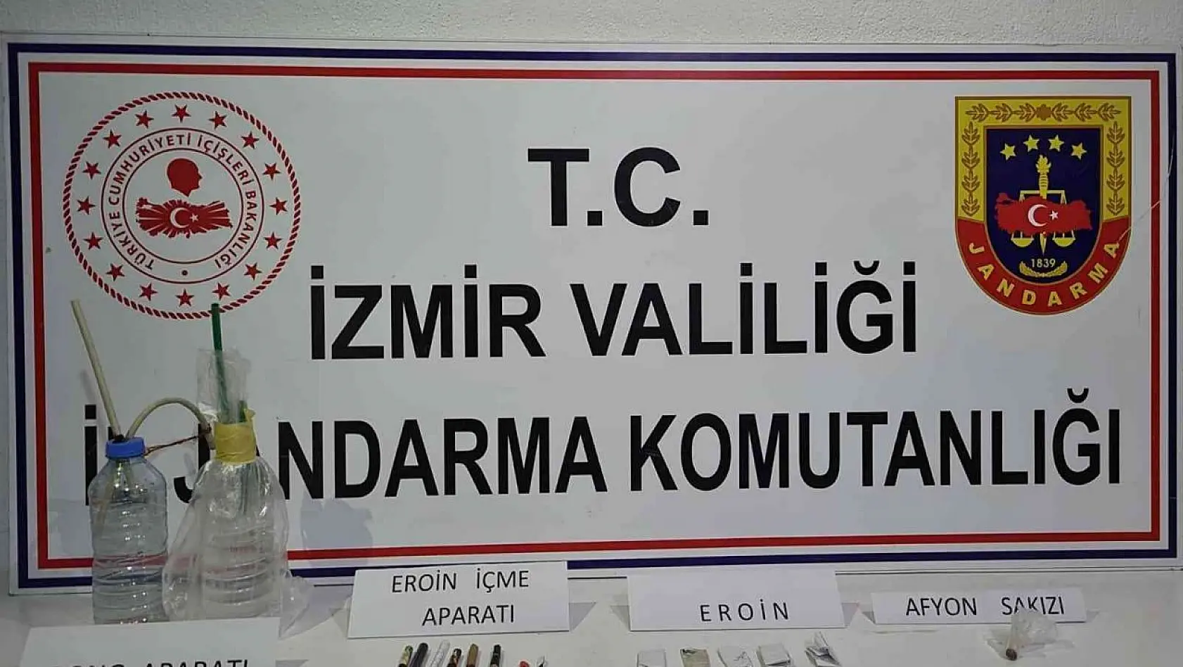 İzmir'in farklı ilçelerinde 26 zehir taciri kıskıvrak yakalandı