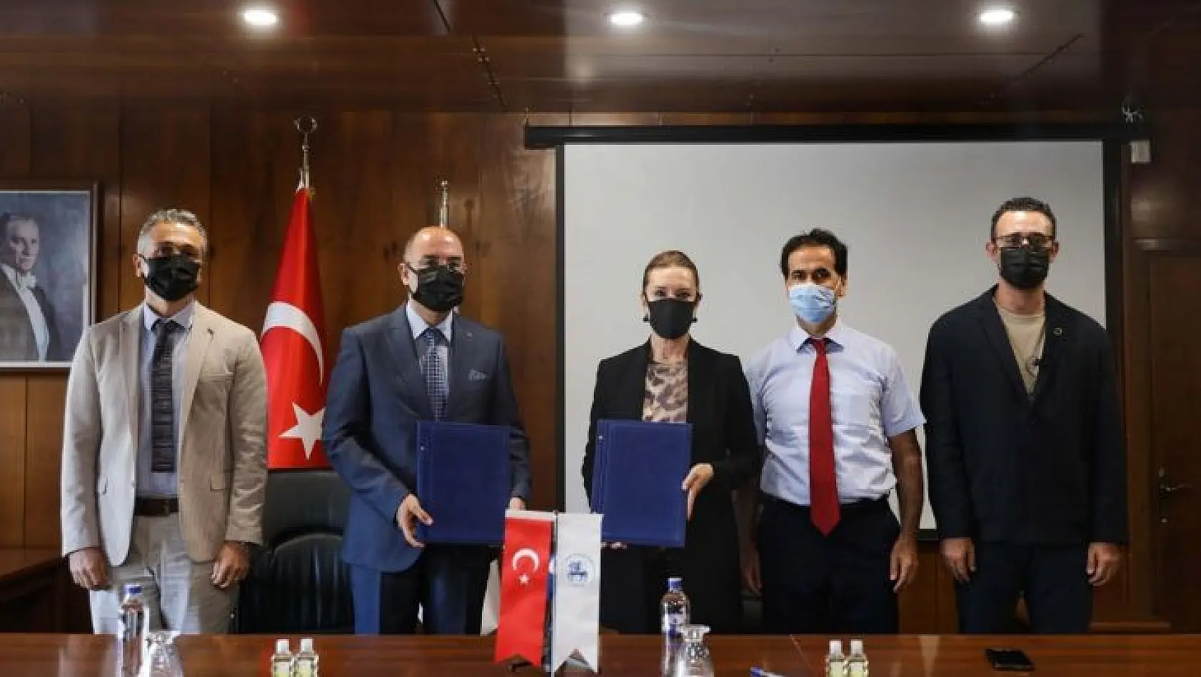 İzmir'in iki köklü kurumundan iş birliği protokolü