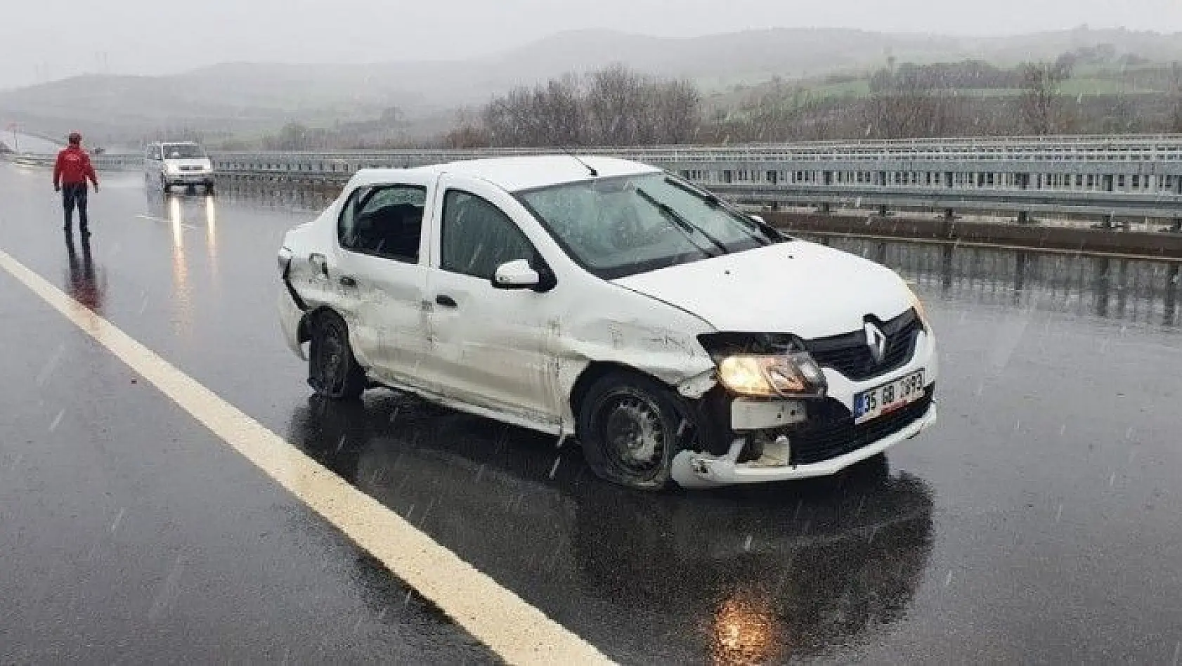 İzmir İstanbul otobanında trafik kazası: 5 yaralı
