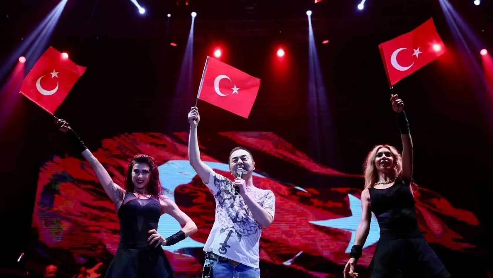 İzmirliler 30 Ağustos'u konserlerle kutladı