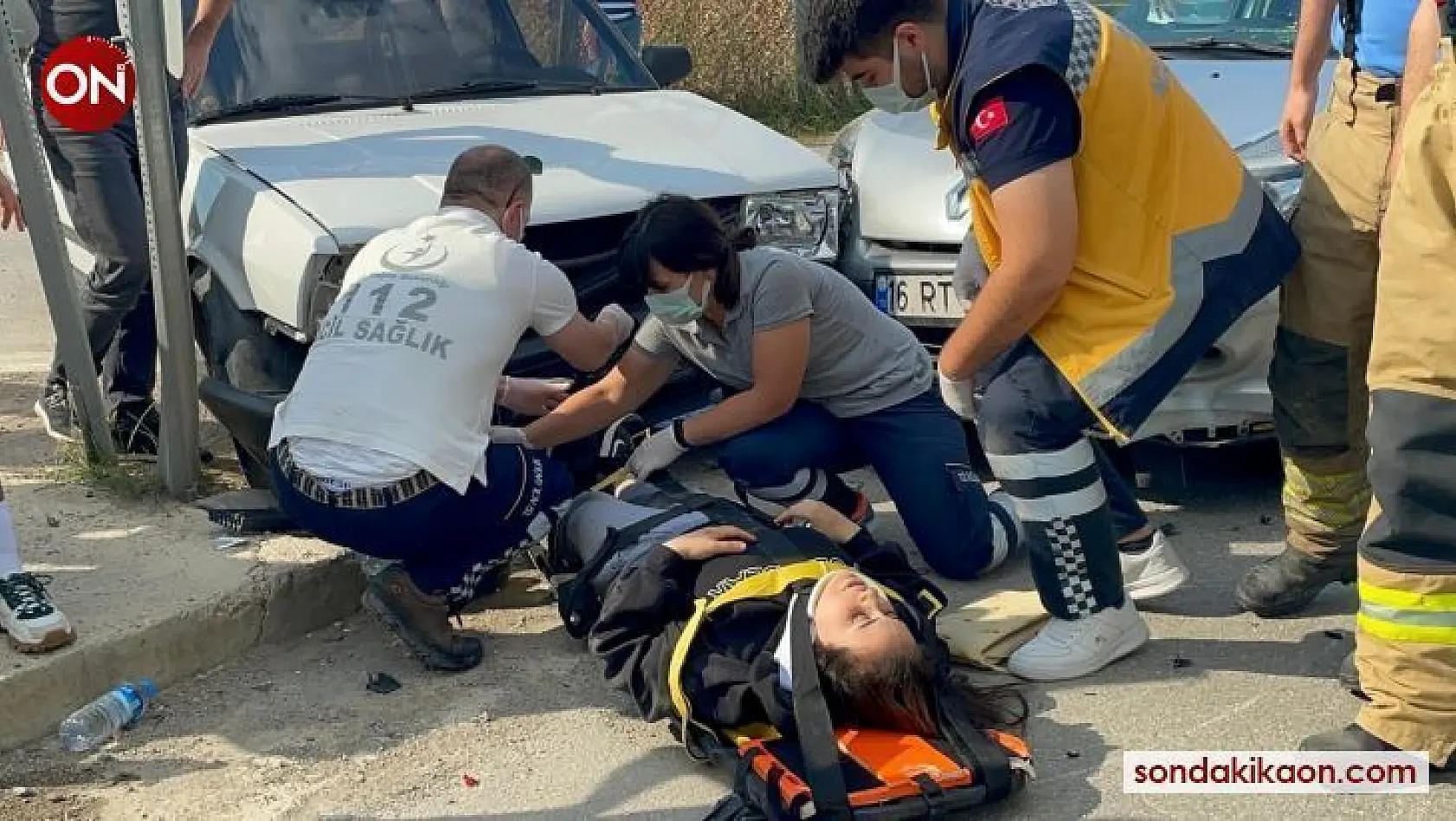 İznik'te motosiklet arabaya çarptı: 2 yaralı