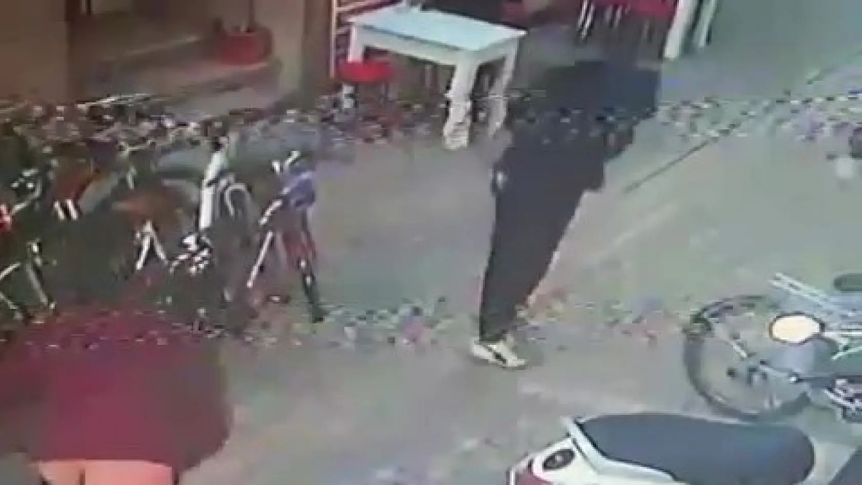 Kaçan saldırganı attığı bisiklet parçasıyla yakalatmıştı, o anlar kamera