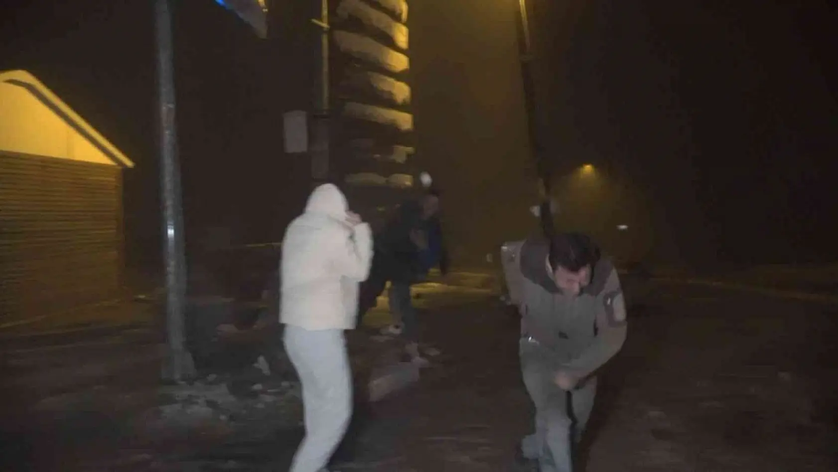Kar yağışını duyan vatandaşlar Uludağ'a koştu