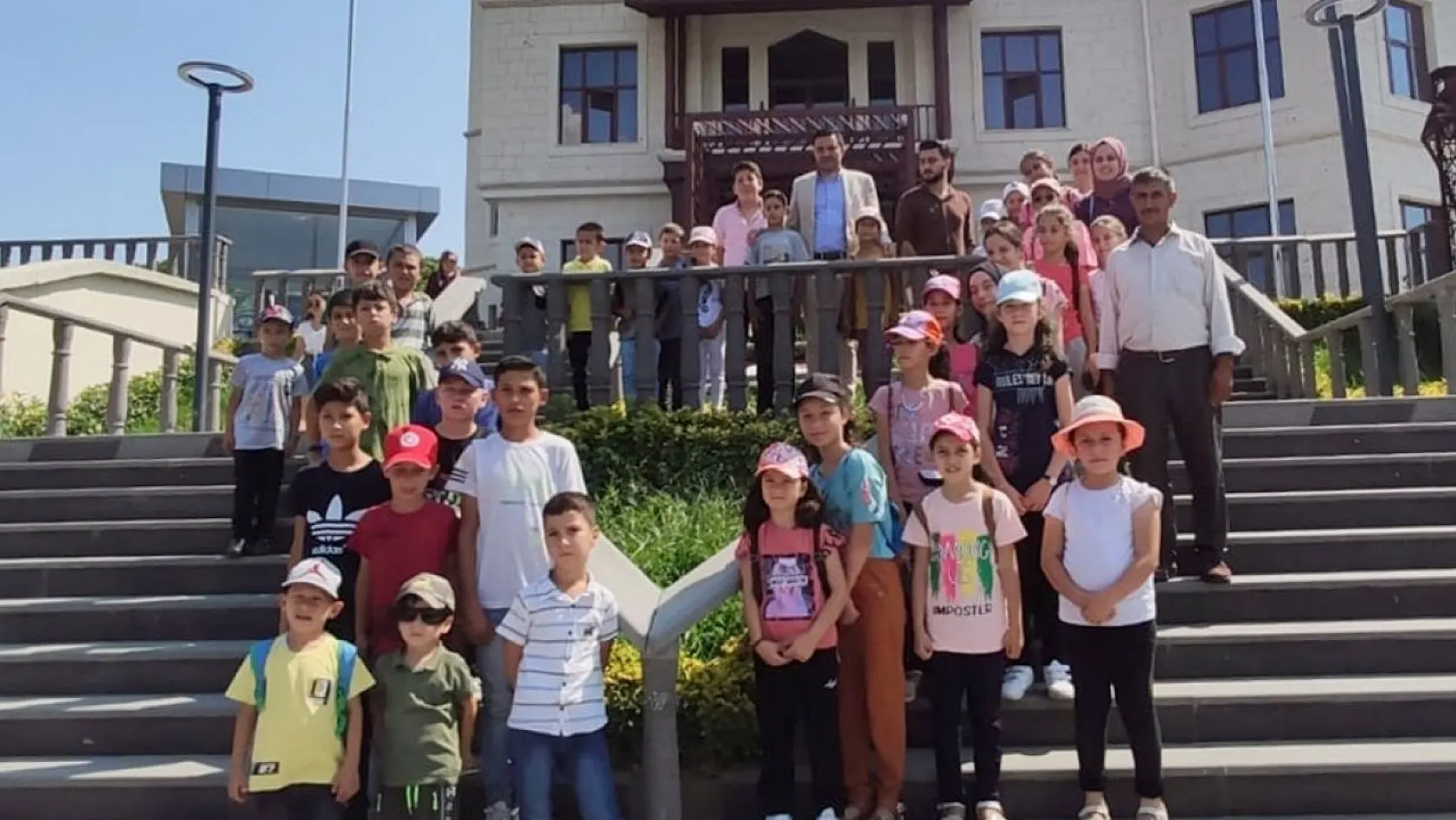 Karacaörenli çocuklar Adnan Menderes Demokrasi Müzesi'ni gezdi