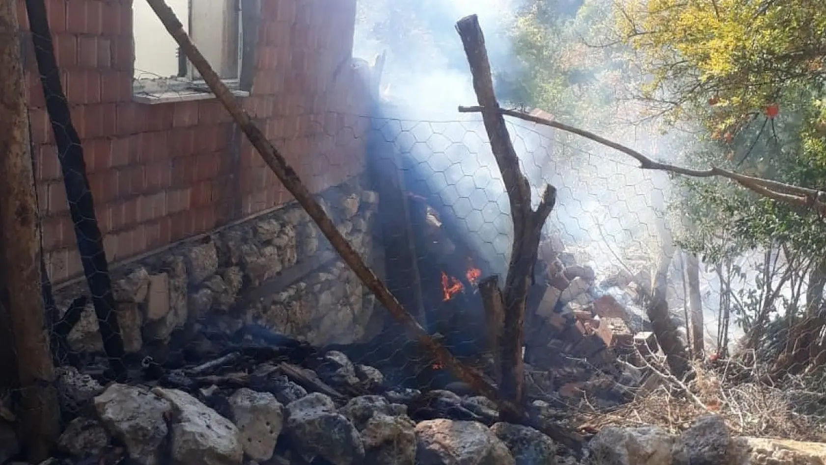 Karacasu'da ev yangını