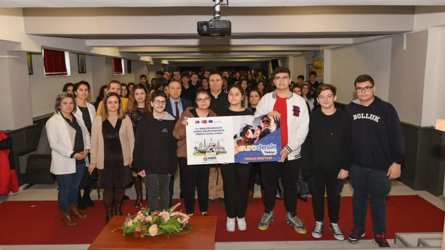Karesi Belediyesi gençlerin Avrupa'ya açılan kapısı