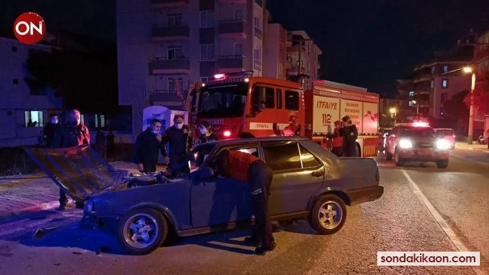 Kaza yapan araç alev aldı, sürücünün imdadına polis yetişti