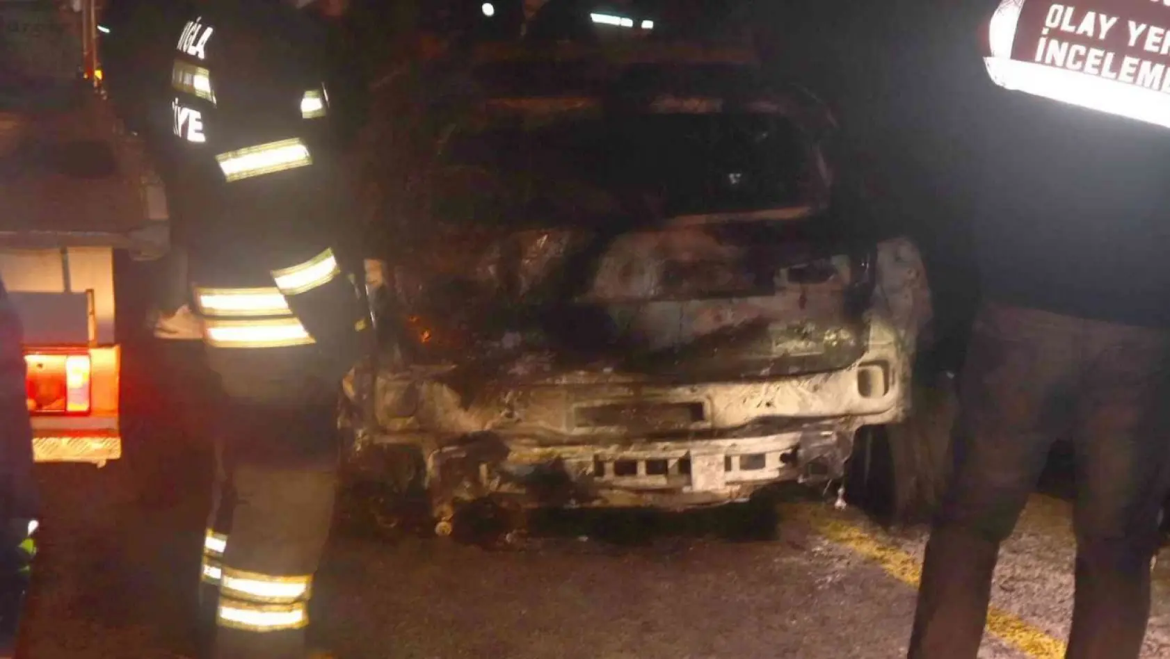 Kaza yapan araçta yanarak can verdi, kimliği tespit edilmeye çalışılıyor