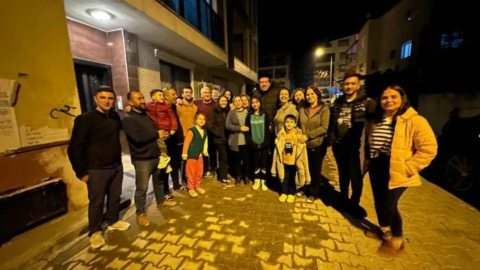 Kıbrıs Türkü Hollywood yıldızından depremzedelere destek