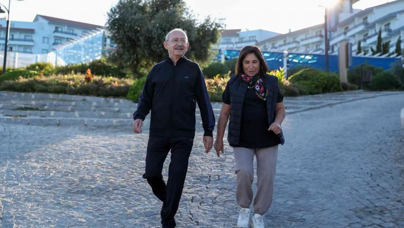 Kılıçdaroğlu ve eşinden İzmir'de sabah yürüyüşü