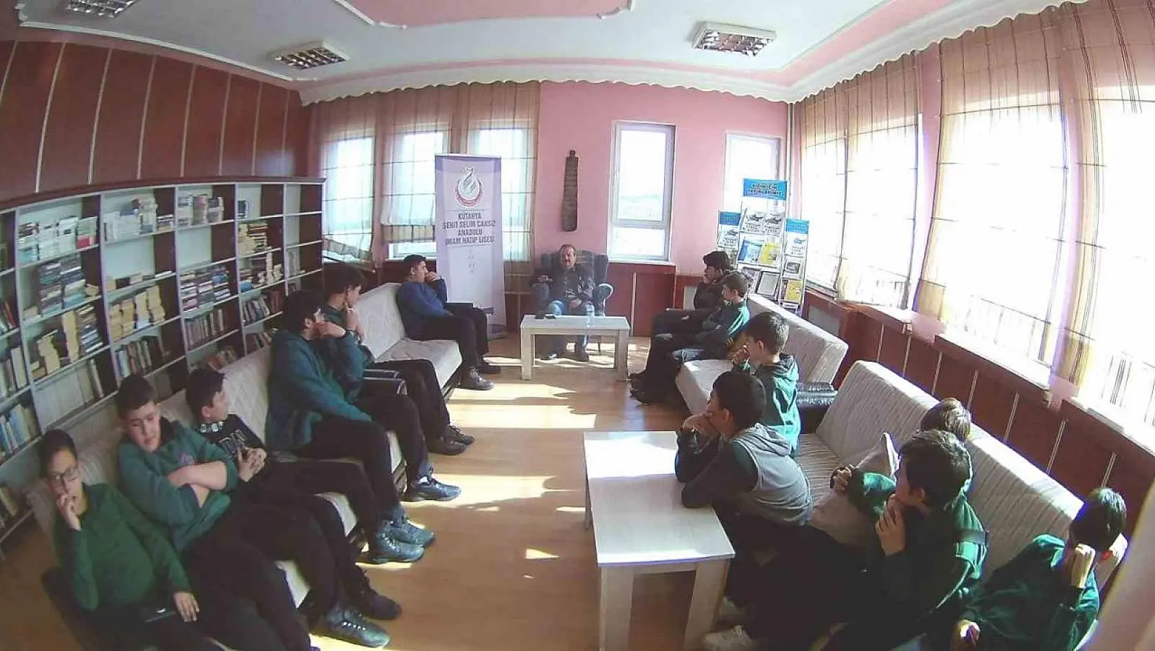 Kitap gönüllüsü Zeki Aktürk: 'Kütahya'ya borcumu kütüphane kurarak ödemeye çalışıyorum'