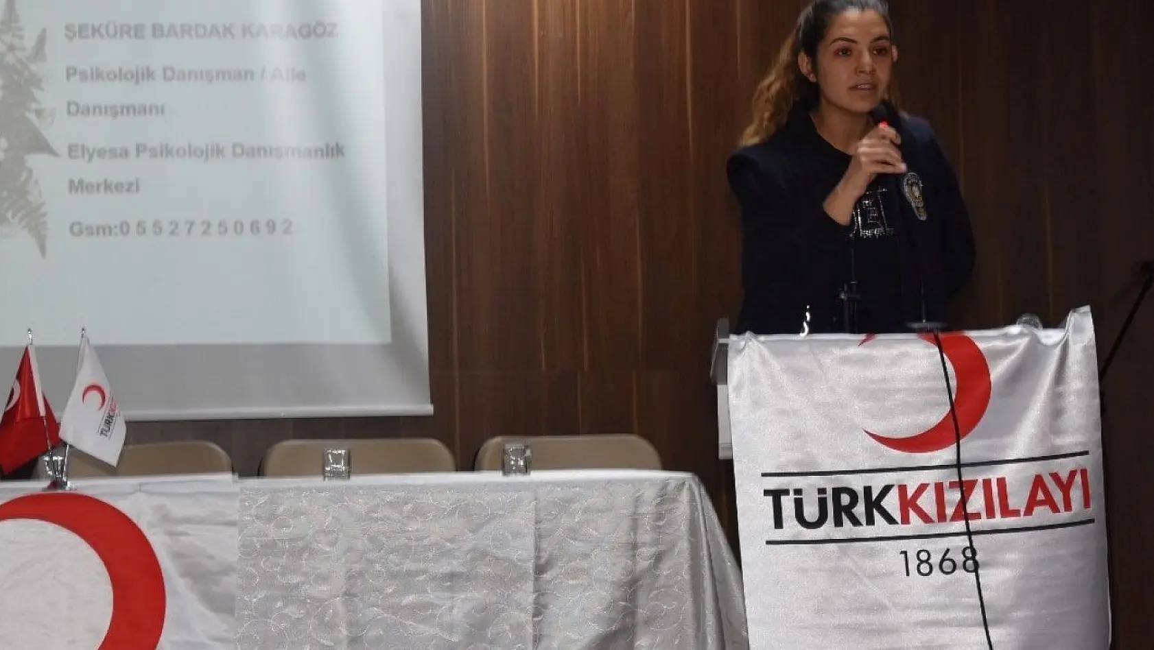 Kızılay'dan 'Kadına şiddet ve çocuk istismarına hayır' konferansı