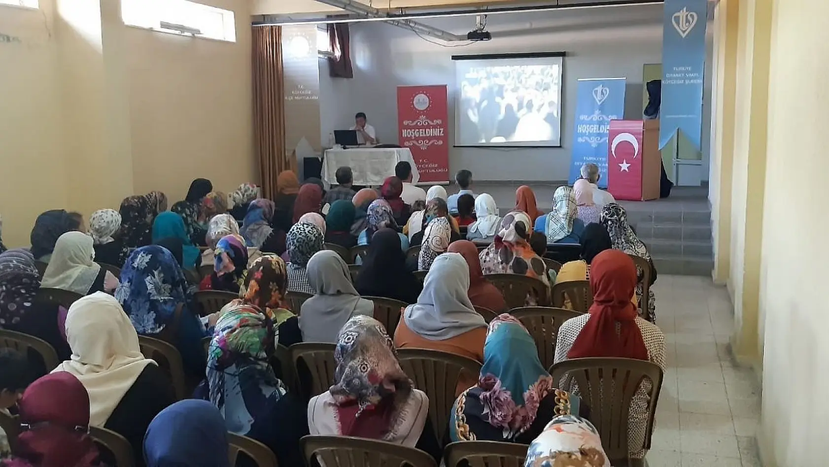 Köyceğiz'de 'Dijital Dünyada Değerleriyle Aile Olmak' konulu konferans düzenlendi