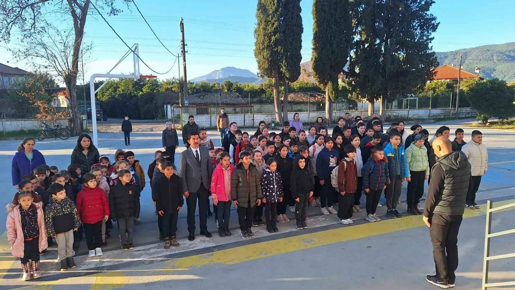 Köyceğiz'deki okullarda deprem şehitleri anıldı