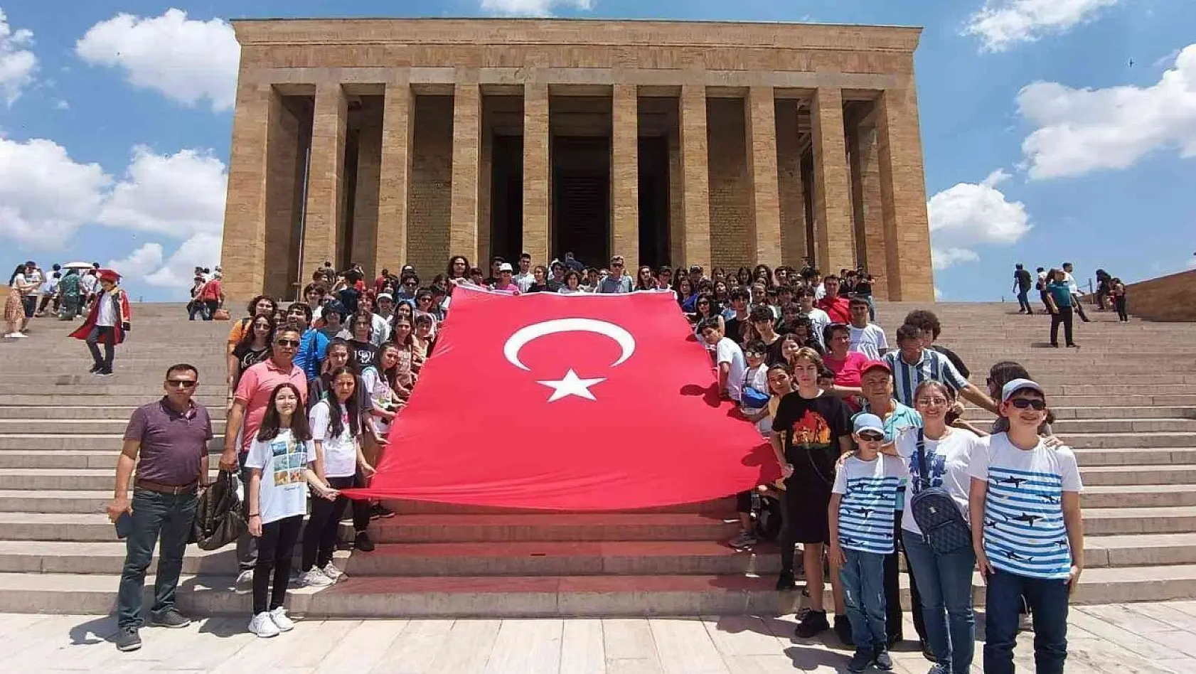 Köyceğiz Yunus Emre Ortaokulu öğretmen ve öğrencilerinden Ankara gezisi