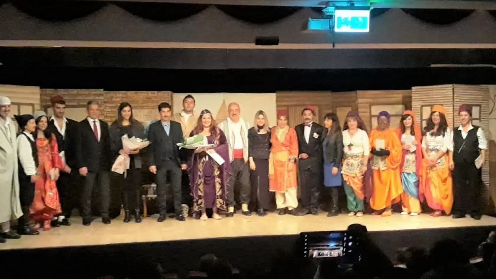 Köyceğizli tiyatrocular Kanlı Nigar' oyununu başarıyla sergilediler
