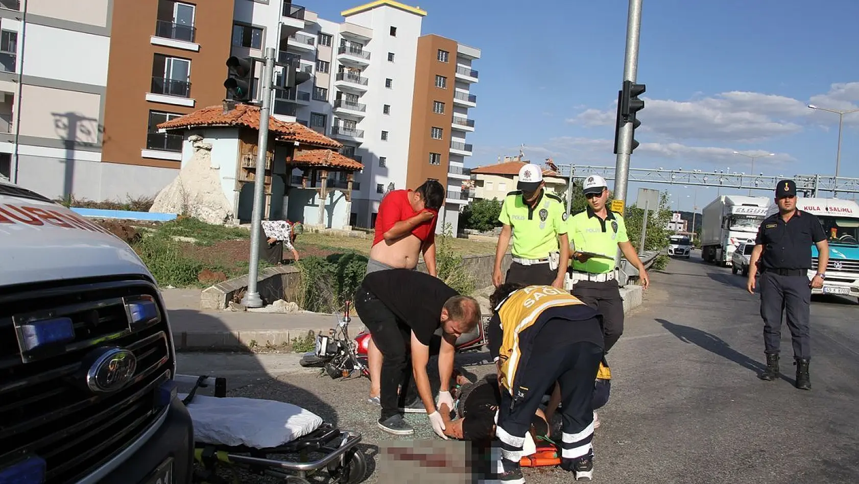 Kula'da iki ayrı motosiklet kazası: 1'i ağır 4 yaralı
