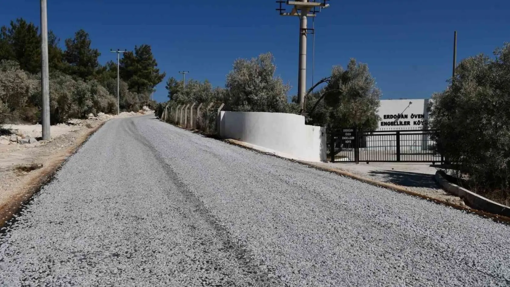 Kuşadası'nda bir haftada 29 bin 200 metrekare asfalt yol kaplandı