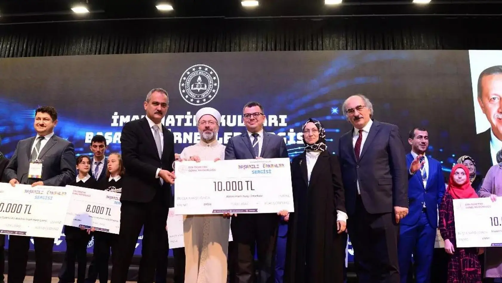 Kütahya Ahteri İmam-Hatip Ortaokulu 'Başarılı Örnekler Sergisi'nde Türkiye birincisi oldu