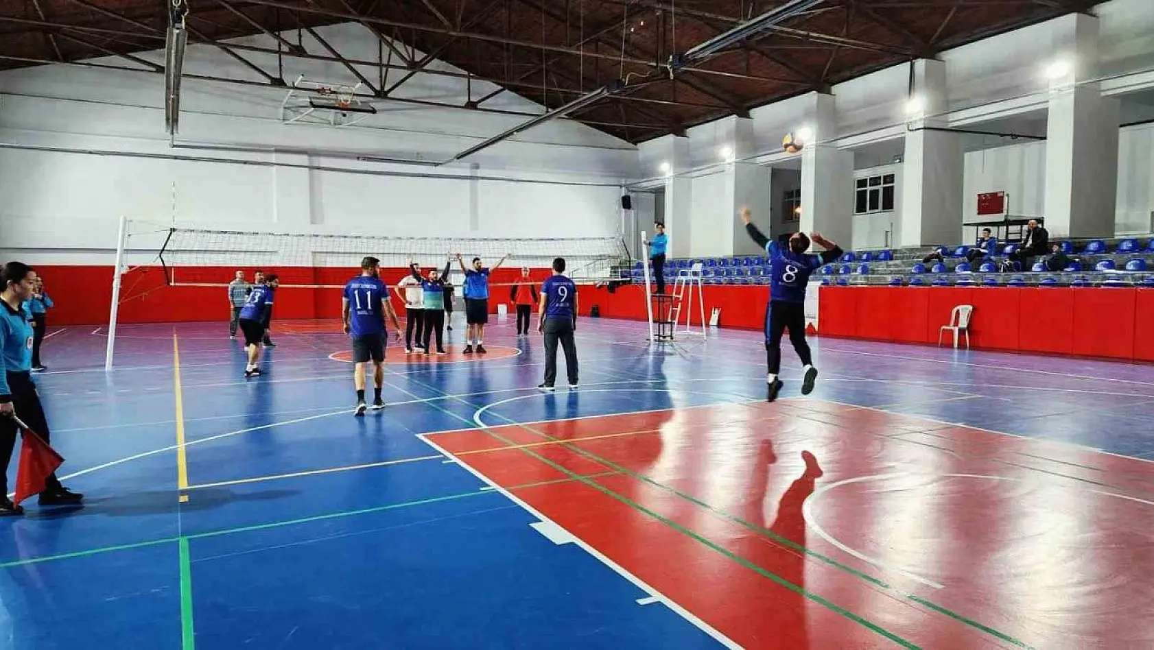 Kütahya'da eğitim çalışanları voleybol turnuvası