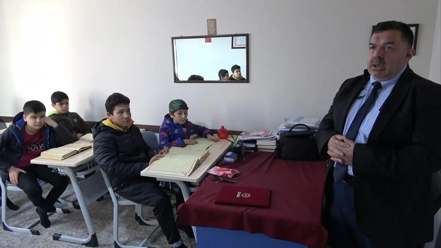 Kütahya'da mültecilere Kur'an-ı Kerim eğitimi