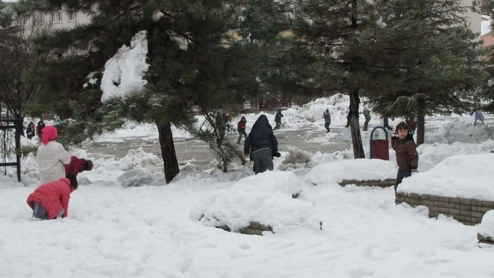 Kütahya'da okullara 1 gün kar tatili