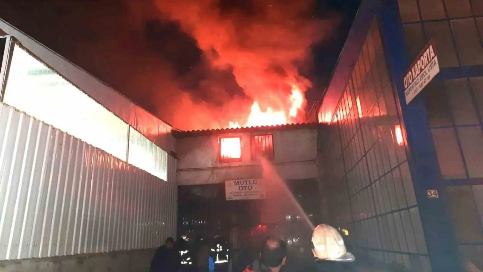 Kütahya'da oto tamirhanesinde yangın