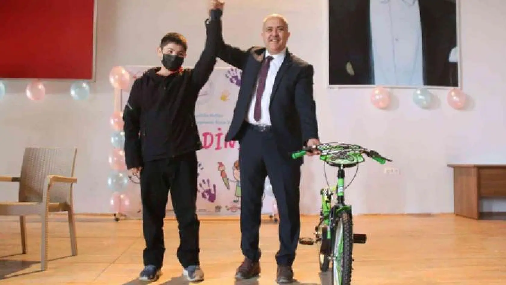 Kütahya Fethi Güzen İşitme Engelliler İlkokulu'nda 'Canlı Performans Resim Yarışması'