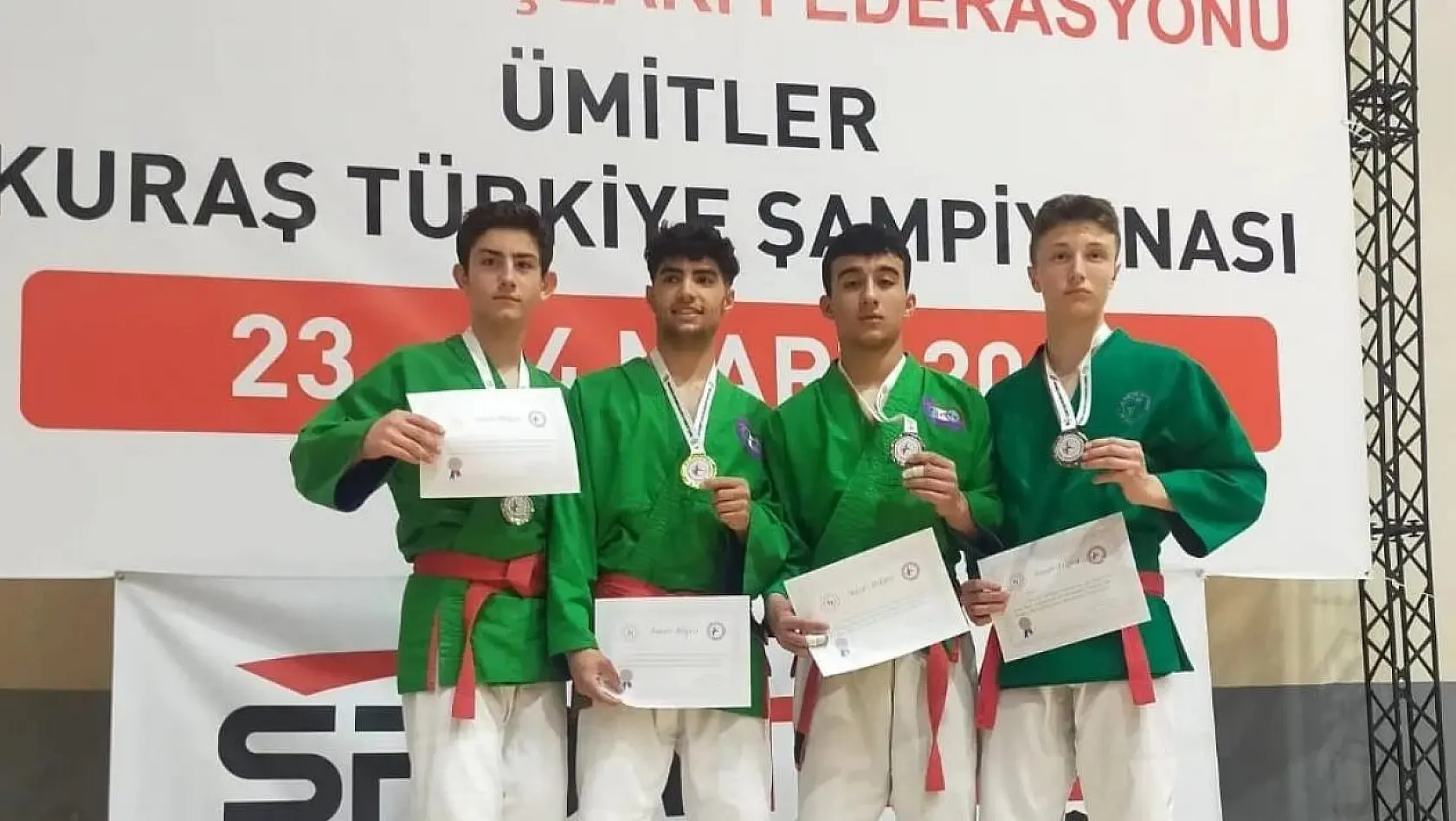 Kütahyalı sporculardan Ümitler Kuraş Türkiye Şampiyonası'nda zafer