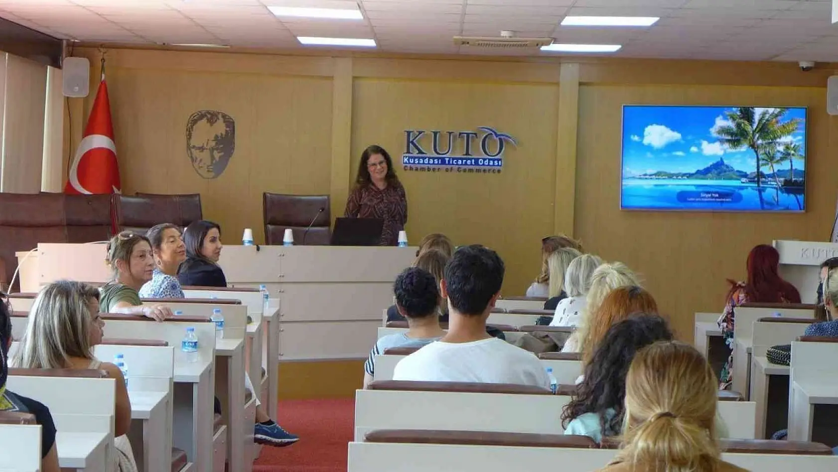 KUTO'da  Kadın Girişimcilere İşletme Merceği toplantısı düzenlendi