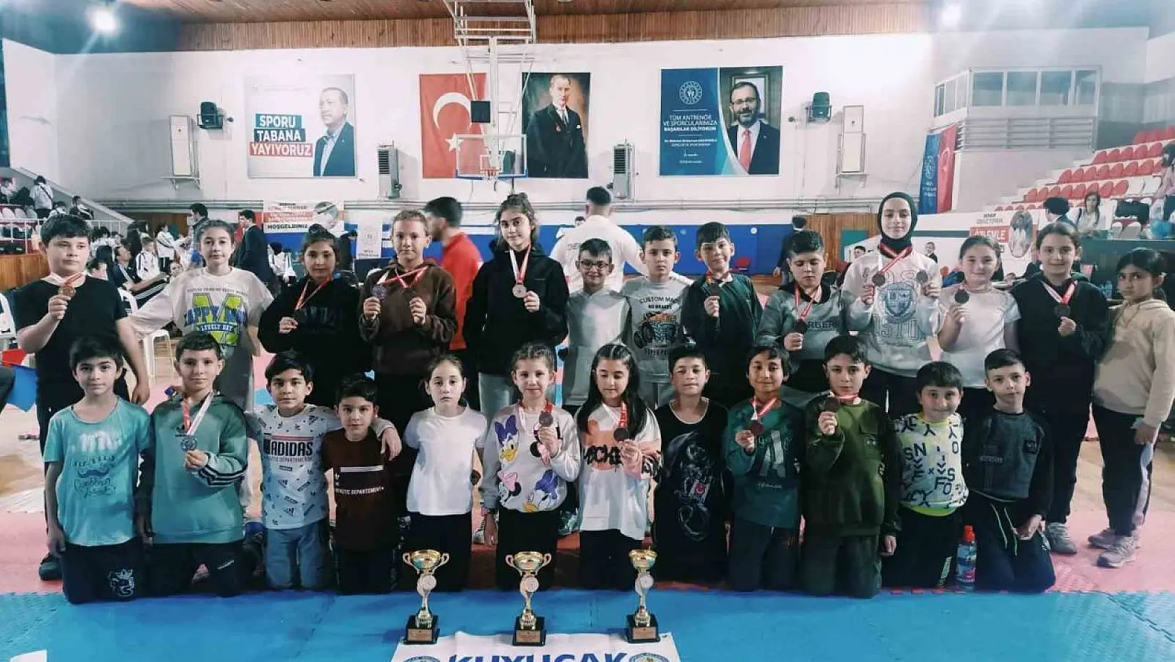 Kuyucak Belediyespor Muğla'daki karate şampiyonasından derecelerle döndü