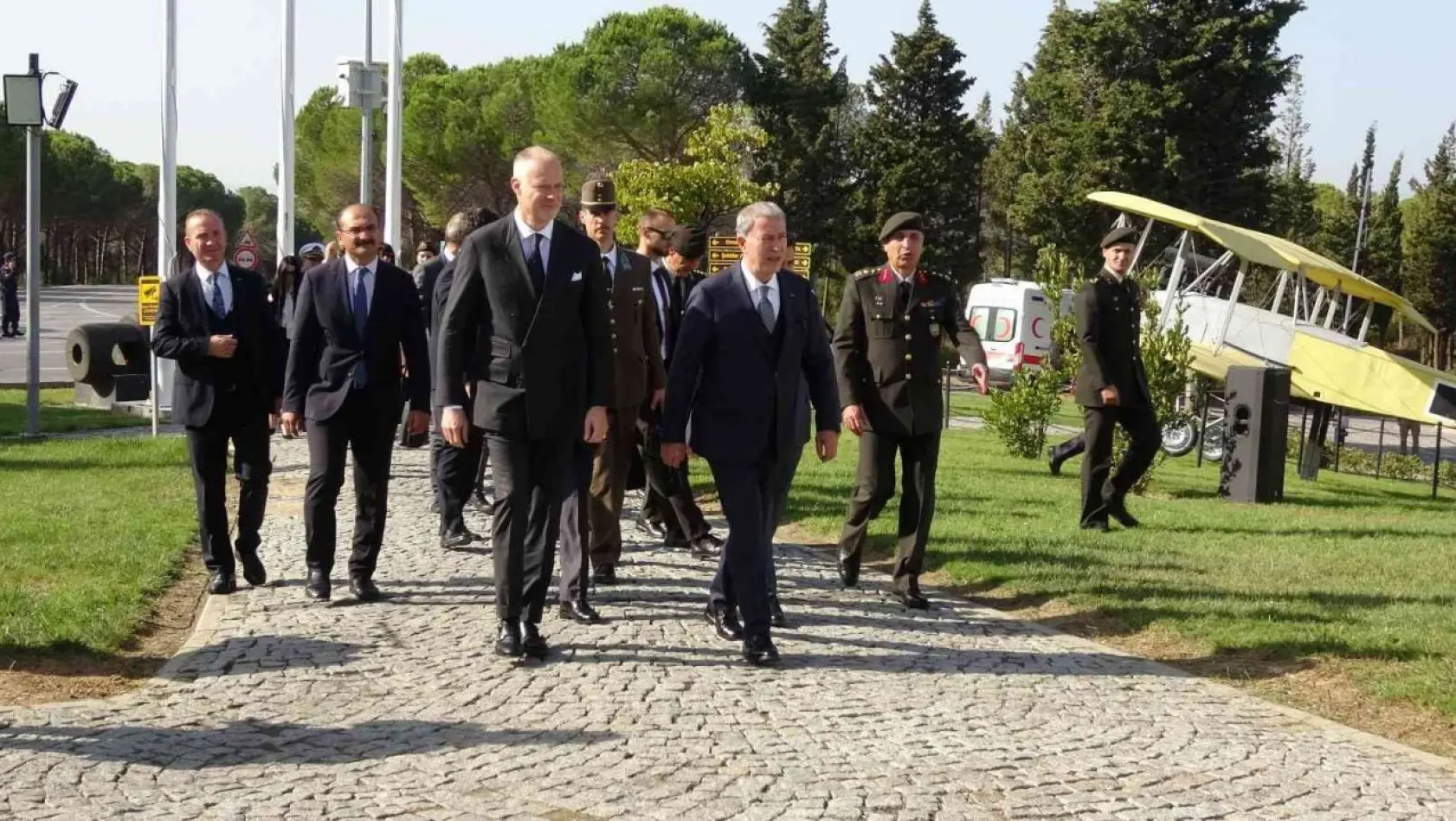 Macaristan Gelibolu Anıtı, Milli Savunma Bakanı Akar ve Macar Savunma Bakanı katılımıyla açıldı