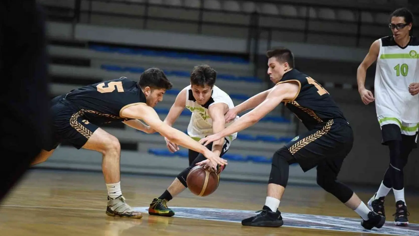 Manisa BBSK Basketbol Gençler Ligi Takımı hazırlıklarına başladı