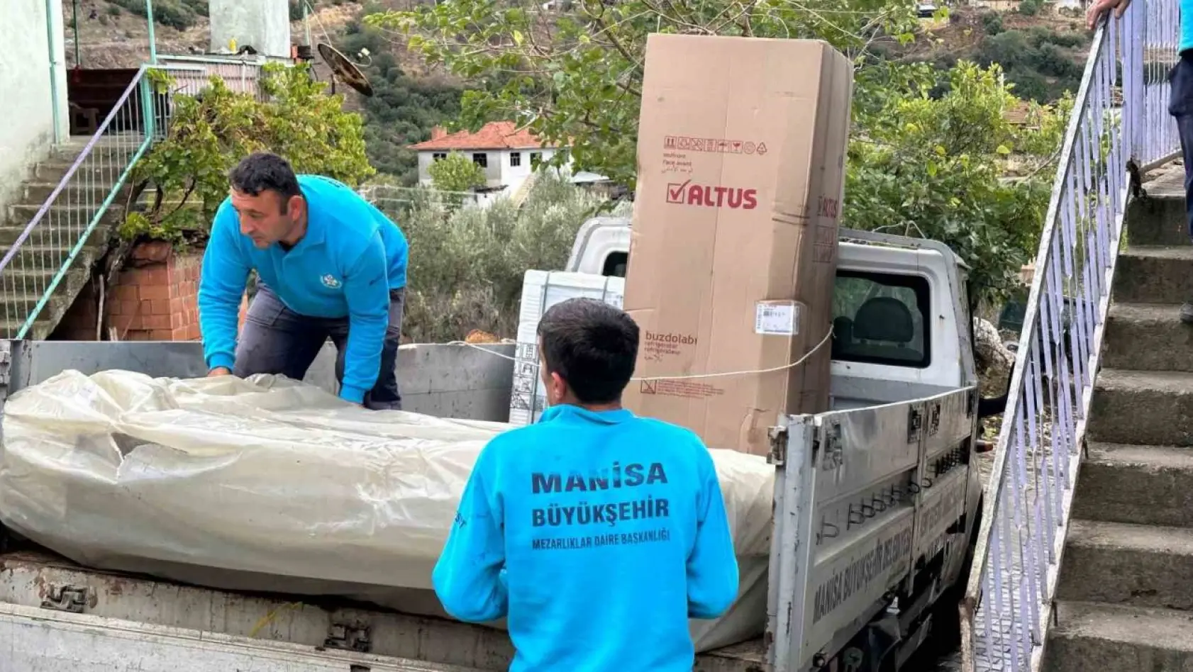 Manisa Büyükşehir Belediyesi Bulut ailesine yardım elini uzattı