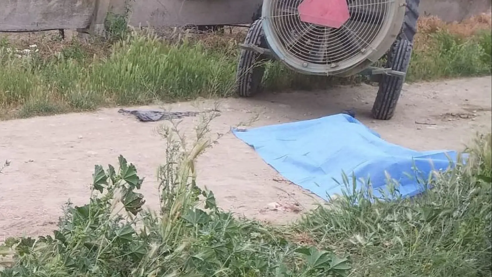 Manisa'da bir kişi traktörün yanında ölü olarak bulundu
