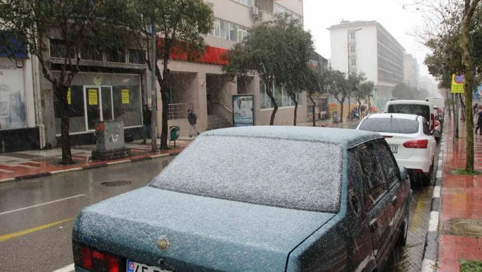 Manisa'da kar yağışı başladı
