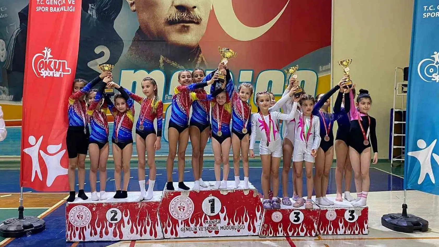 Manisa'da okul sporları artistik cimnastik il birinciliği yarışmaları yapıldı