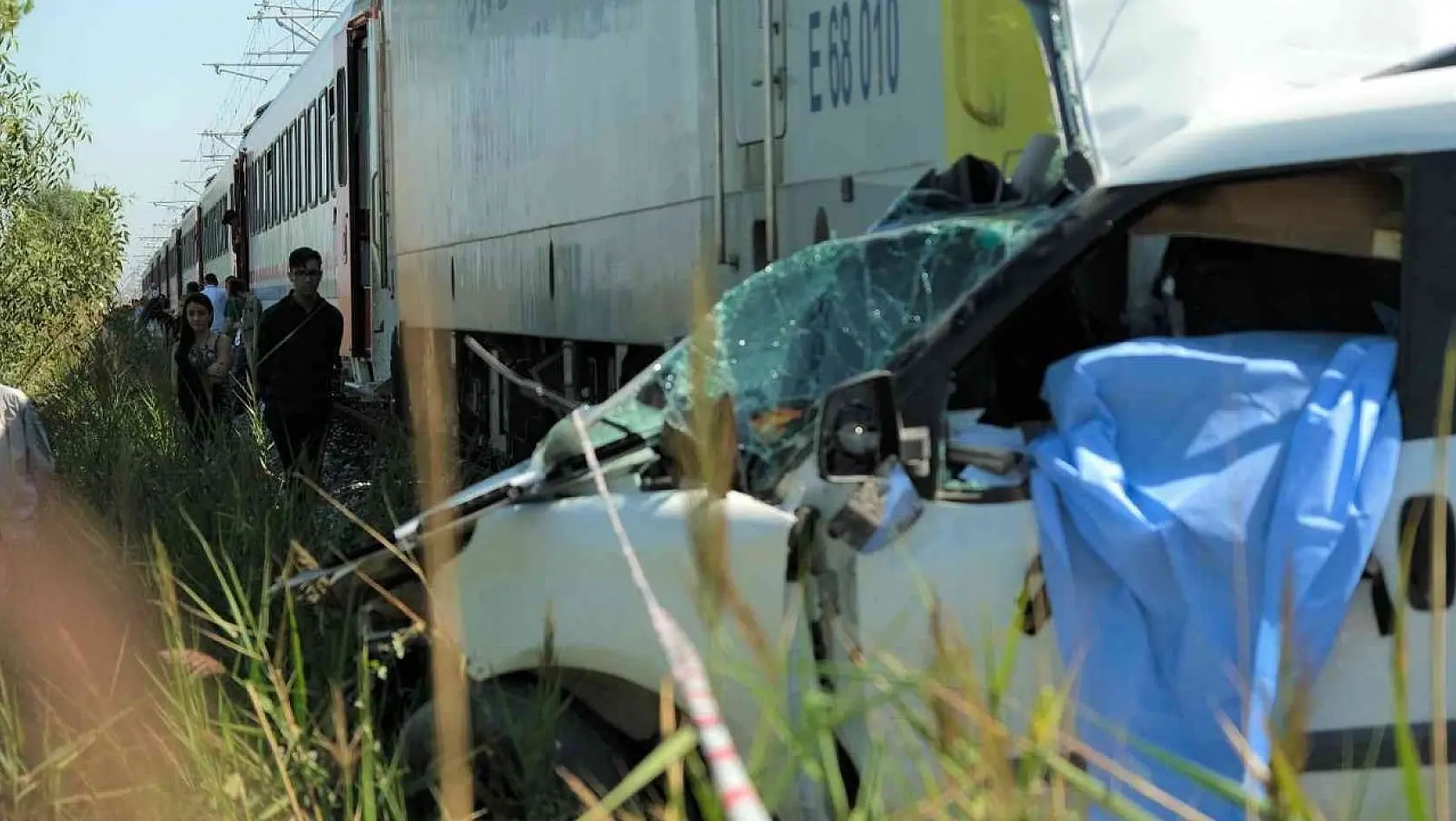 Manisa'da trenin çarptığı aracın sürücüsü öldü
